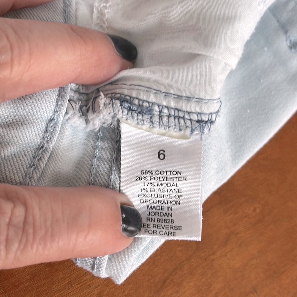 Martha Stewart Jeans Wisteria Embroidered Bleached 5-Pocket Mid-Rise w/Stretch. - Picture 12 of 13